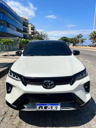 TOYOTA HILUX SW4 2.8 D-4D TURBO DIESEL DIAMOND 7L 4X4 AUTOMÁTICO TOYOTA HILUX SW4 2.8 D-4D TURBO DIESEL DIAMOND 7L 4X4 AUTOMÁTICO